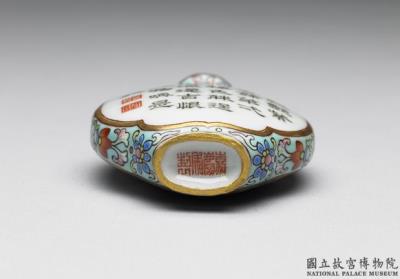 图片[3]-Snuff bottle with imperial poem and floral decoration in famille rose, Qing dynasty, Jiaqing reign (1796-1820)-China Archive